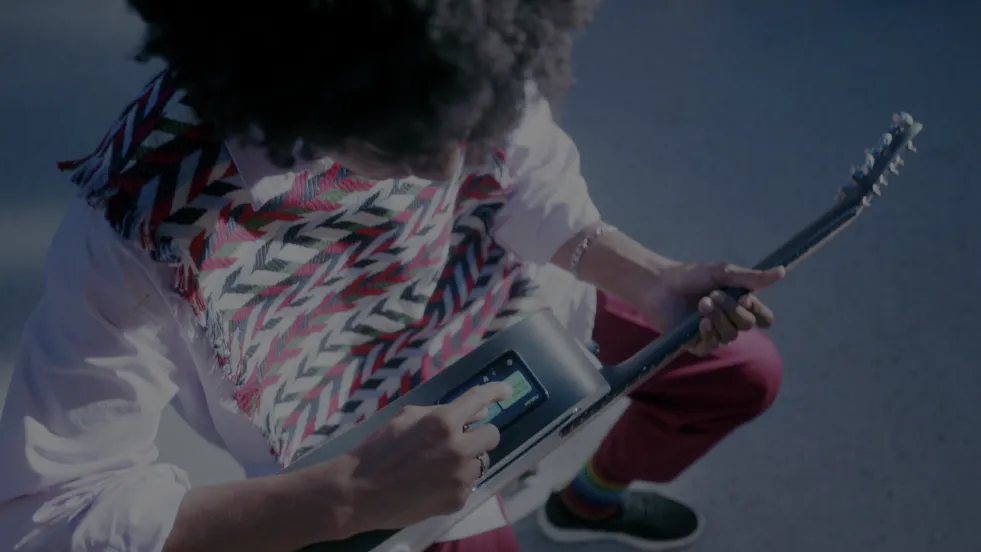 LAVA MUSIC - Smart Guitar | Lightweight & Interactive